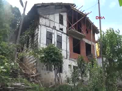 Baba mirası evi ortadan ikiye bölüp paylaştılar