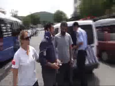 Yolcu minibüsü 5 araca çarptı 4 yolcu yaralı