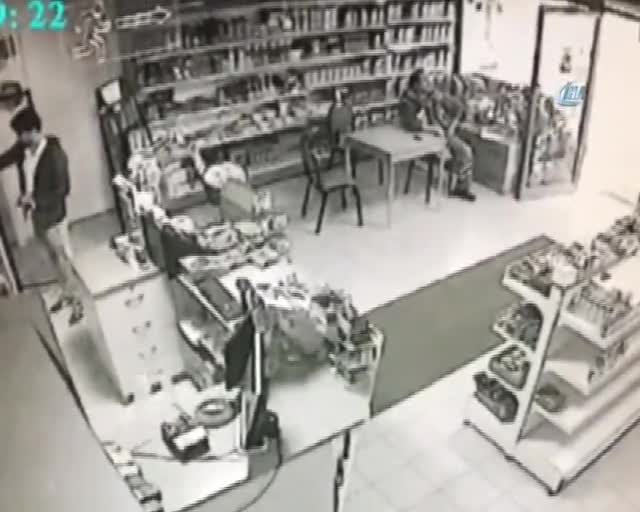 Bursa'daki deprem anı kameralara böyle yansıdı!
