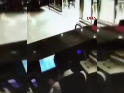 Beyazıt'ta patlama anı güvenlik kamerası