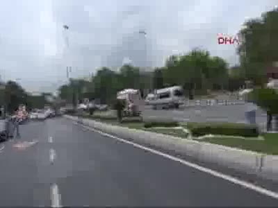 Ambulanslara eskortluk eden polis kaza yaptı