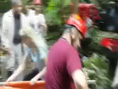 Sakarya'da traktör 50 metrelik uçurumdan dereye yuvarlandı: 1 ölü, 1 yaralı
