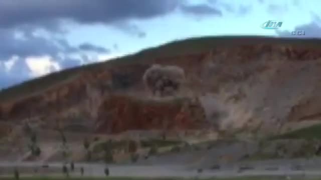 Bomba yüklü araç böyle imha edildi