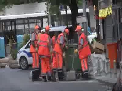 Bombalı saldırının gerçekleştiği yerde enkaz kaldırma çalışmaları sürüyor
