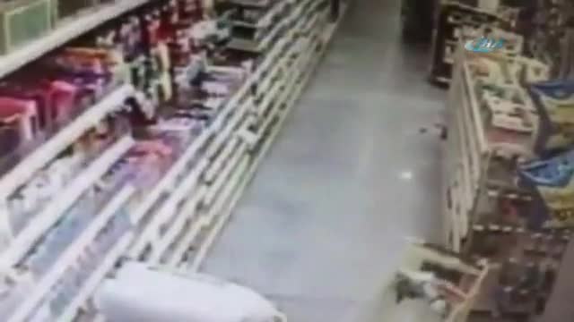 Markette 13 yaşındaki kızı kaçırmak istedi