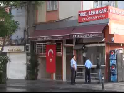 Bombalı saldırıda zarar gören iş yerlerine Türk bayrakları asıldı