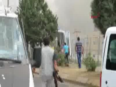 Mardin'in Midyat ilçesinde Emniyet Müdürlüğü önünde patlama - 4