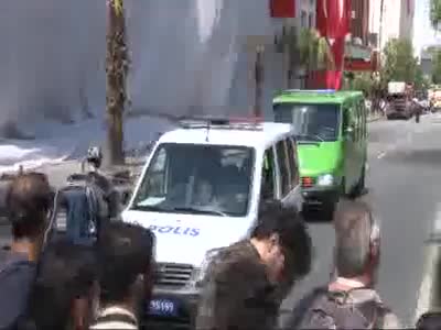 Terör kurbanı çiftin cenazesi İstanbul Üniversitesi'ne götürülürken olay yerinden geçirildi
