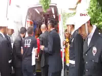 Afyonkarahisar'da Şehit Polis Yaşar Özlem'in cenazesi son yolculuğuna uğurlanıyor - 1