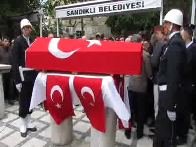 Afyonkarahisar'da Şehit polis memuru Yaşar Özlem'i 10 bin kişi uğurladı - 2