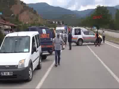 Karabük'te çalışma yapılan demiryolunda tren iş makinelerine çarptı: 1 yaralı