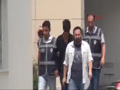 Konya'da minibüs şoförünün dikkati yolcu kadını telefonla dolandırılmaktan kurtardı