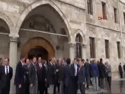 Sivas'ta Yağmur altında Vali karşılama kuyruğu