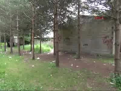 Bolu'da öğretmenler 2 metrelik kapıdan atlayarak okula gidiyor