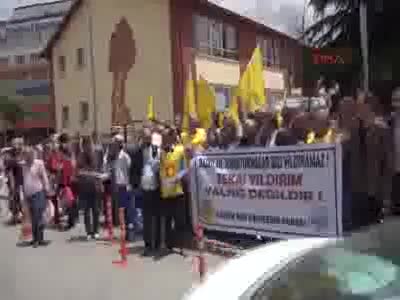 Eskişehir'de Çocuk Hakları Sözleşmesi kitabını öğrencilere dağıtan öğretmene soruşturma