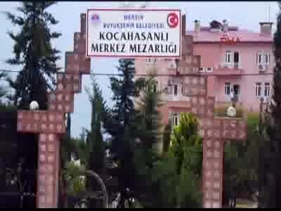 Öldürdüğü eşi ve çocuklarıyla yan yana toprağa verildi
