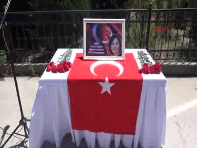 Nefize Özsoy için mezun olduğu üniversitede gıyabi cenaze namazı