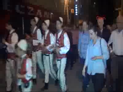 Bursa'da balkan ezgileri çalarak polis merkezine sahur yapmaya gittiler