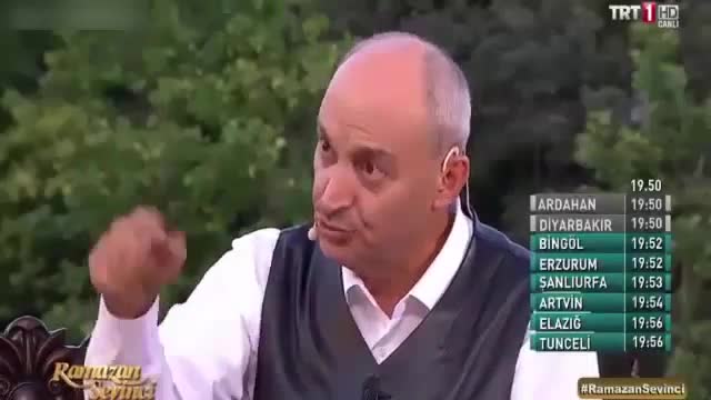 Canlı yayında söyledi: Namaz kılmayan hayvandır
