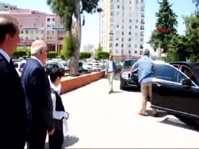 Adana'da Vali'yi karşılama kuyruğu