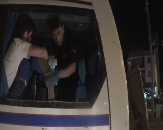 Bursa'da akılalmaz kaza! TIR servis aracını biçti!
