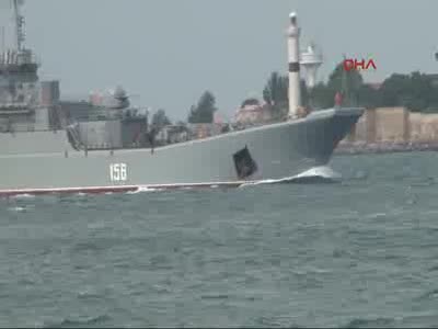 Rus Savaş Gemisi İstanbul Boağazı'ndan geçti