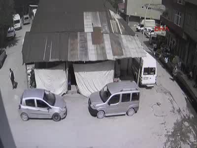Muş'ta 1 ton bomba bulunan minibüsün görüntüleri