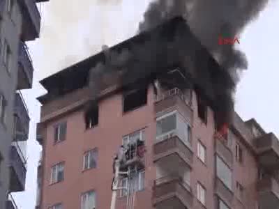 Trabzon'da 12 kattaki dubleks ev yandı