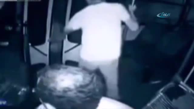Engelli adam ve şoför hırsızı böyle alt etti