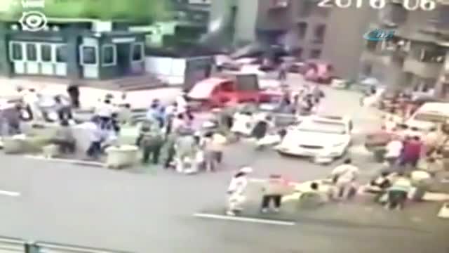 Kadın sürücü insanları böyle ezdi
