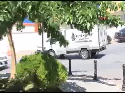 Kadıköy'deki akıl almaz kazada ölen kadının cenazesi Adli Tıp'tan alındı