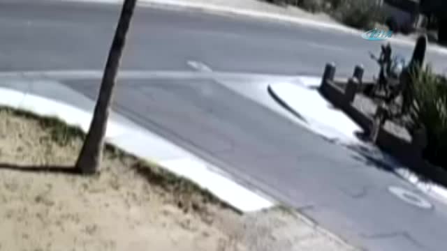 Kendisini bıçaklayan sevgilisini böyle ezdi