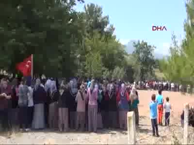 Şehit annesi, oğlunun yanına defnedildi