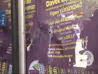 İzmir'de HDP Asarlık binasına ateş eden polis teslim oldu