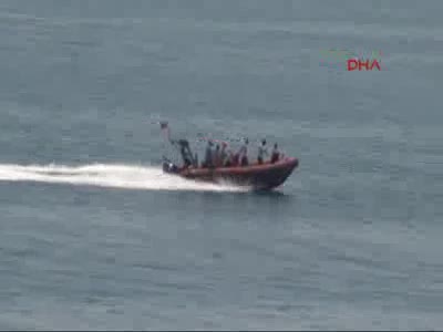 Sarıyer'de kayalıklardan düşen genci kurtarma çalışması