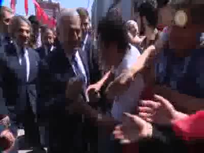 Başbakan Yıldırım mezun olduğu okulda karne dağıttı