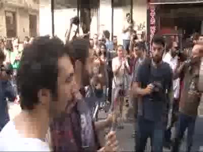 Taksim'de LGBTİ üyelerine polis müdahalesi - 2