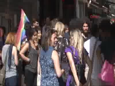 LGBT üyelerine polis müdahalesi