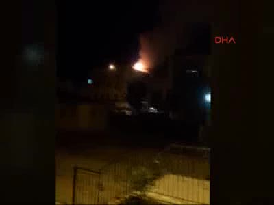 Öğrencilerin yaktığı ders notları yangın çıkardı, 3 ev hasar gördü