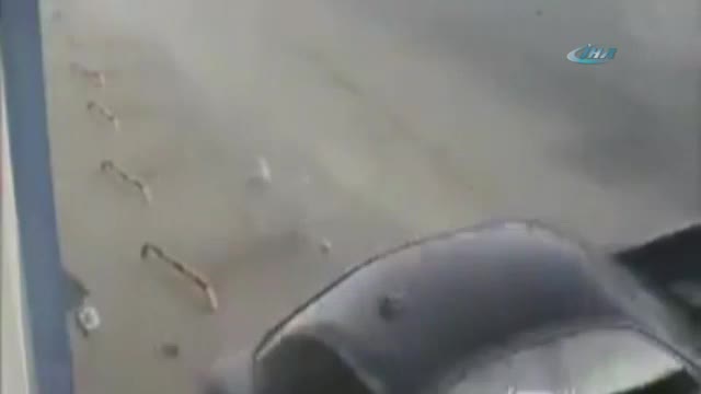 Otomobil motosikletli şahsı böyle biçti