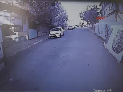 İnşaat işçileriyle iki kardeşin kavgası güvenlik kamerasında