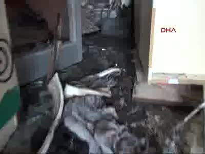 Van'da el yapımı patlayıcının atıldığı anaokulu tamamen yandı