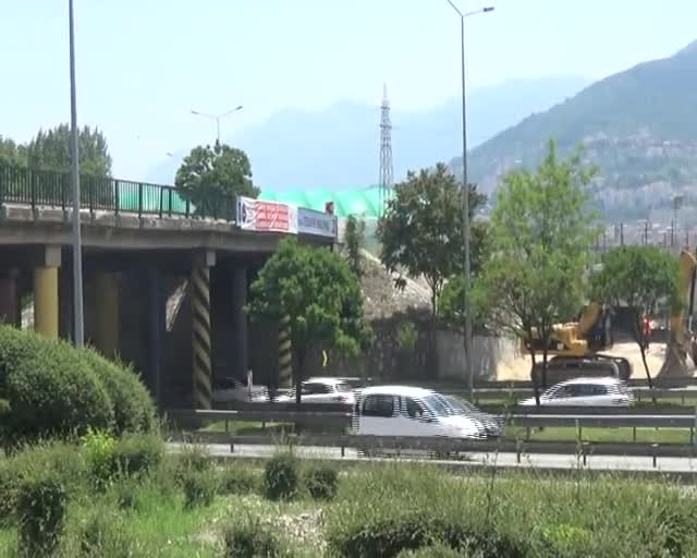 Bursa Mudanya'da köprülü kavşak inşaatı