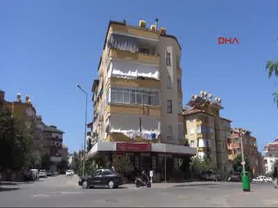 4'üncü kattan düşen 2 yaşındaki kız tente sayesinde kurtuldu