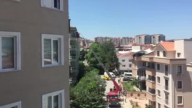 Bursa'da yangın paniği! Vatandaşlar balkonda mahsur kaldı!