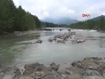 JÖAK timleri çekildi, İkizdere'de kayıp yaşlı adamı köylüler aramaya başladı