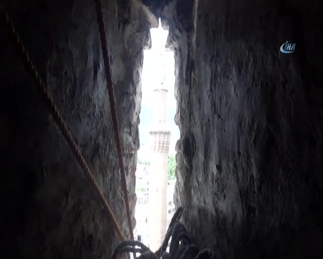 Bursa'da Ulucami'ye ikinci mahyayı astılar