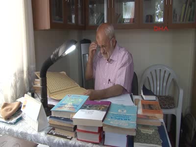 Emekli imam, 70 yaşında üniversiteyi bitirdi