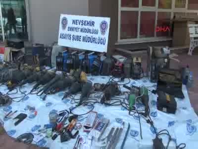 Nevşehir'de polisten kaçmaya çalışan hırsızlar kaza yaptı
