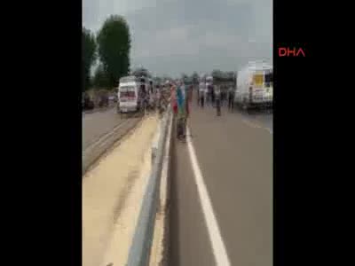 Hafif ticari araç karayolları işçilerine çarptı: 2 ölü 2 yaralı